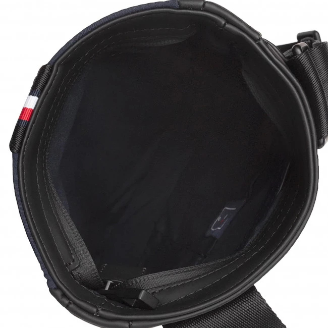 Accessoires Sacoche TOMMY HILFIGER - Urban Commuter Mini Crossover AM0AM09253 CUN Noir 6 Accessoires Sacoche TOMMY HILFIGER - Urban Commuter Mini Crossover AM0AM09253 CUN Noir – Image 4