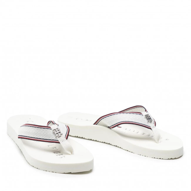 Femme Tongs TOMMY HILFIGER - Hardware Flat Beach Sandal FW0FW06421 Ecru YBL Blanc 7 Femme Tongs TOMMY HILFIGER - Hardware Flat Beach Sandal FW0FW06421 Ecru YBL Blanc – Image 5