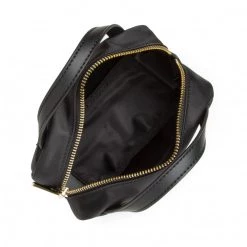 Accessoires Trousse De Toilette Tommy Hilfiger - Poppy Make Up Case AW0AW11618 BDS Noir 13 Accessoires Trousse De Toilette Tommy Hilfiger - Poppy Make Up Case AW0AW11618 BDS Noir -Tommy Hilfiger Soldes 06 8720116551525 mg 1