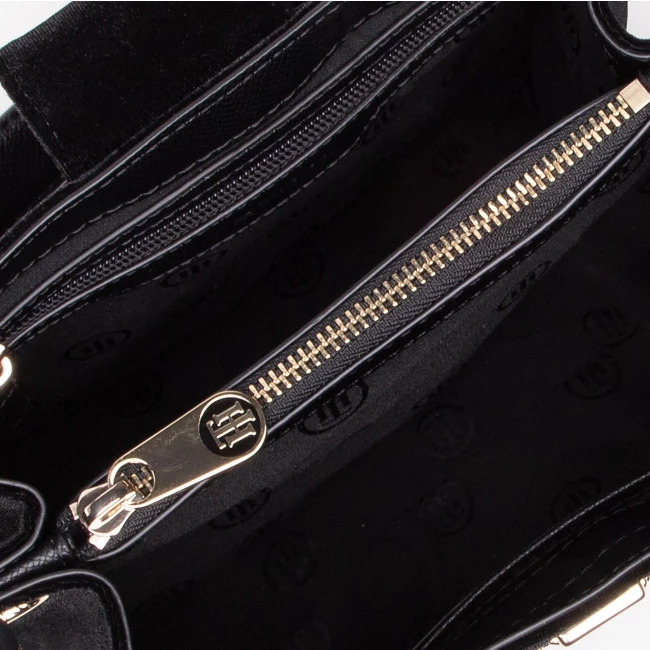 Sacs Sac à Main Tommy Hilfiger - Th Club Bucket Velvet AW0AW10962 BDS Noir 8 Sacs Sac à Main Tommy Hilfiger - Th Club Bucket Velvet AW0AW10962 BDS Noir – Image 6