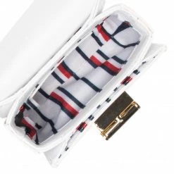 Sacs Sac à Main Tommy Hilfiger - Turnlock Micro Laser Cut AW0AW11369 YWF Blanc 13 Sacs Sac à Main Tommy Hilfiger - Turnlock Micro Laser Cut AW0AW11369 YWF Blanc -Tommy Hilfiger Soldes 8720116549393 07 plj