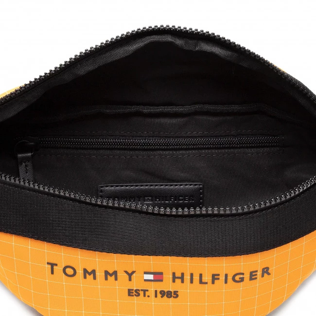 Accessoires Sac Banane Tommy Hilfiger - Th Established Crossbody AM0AM08680 SGH Noir, Orange 8 Accessoires Sac Banane Tommy Hilfiger - Th Established Crossbody AM0AM08680 SGH Noir, Orange – Image 6